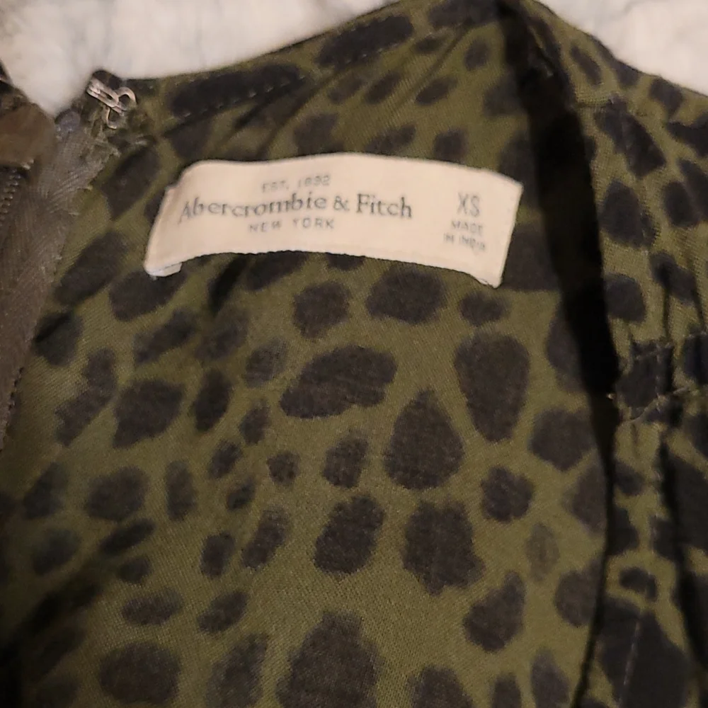 Abercrombie & Fitch Green Leopard Jumpsuit Women's Size XS - Picture 5 of 10